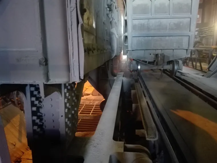 Wagon inside the tipper, dust suppression zone