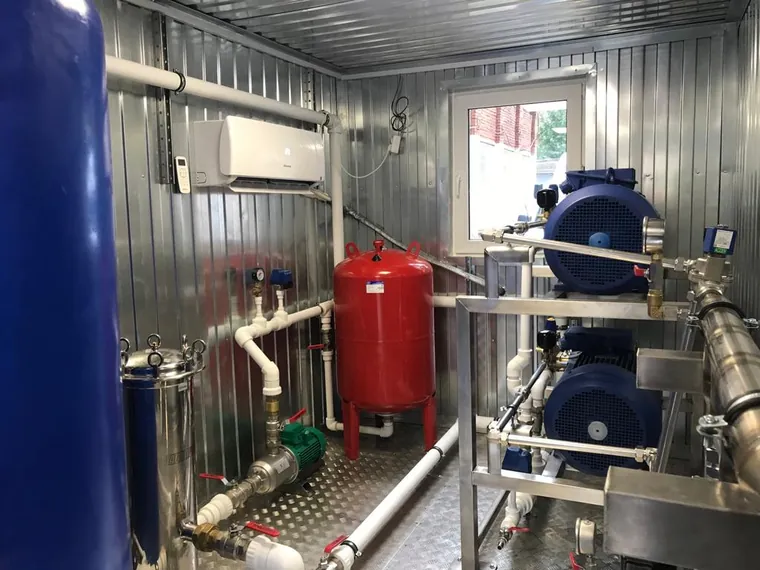 High-pressure pump station installed in a container
